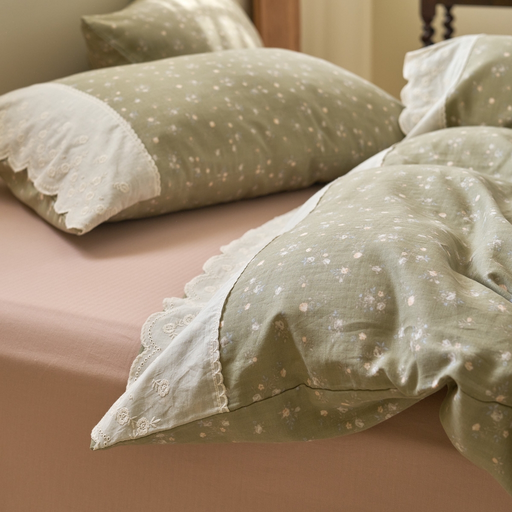 91家纺网 家纺一手货源 找家纺 洋铭区（原狠狠爱） 2025新款A类全棉蕾丝花边双层纱四件套 清晨绿园