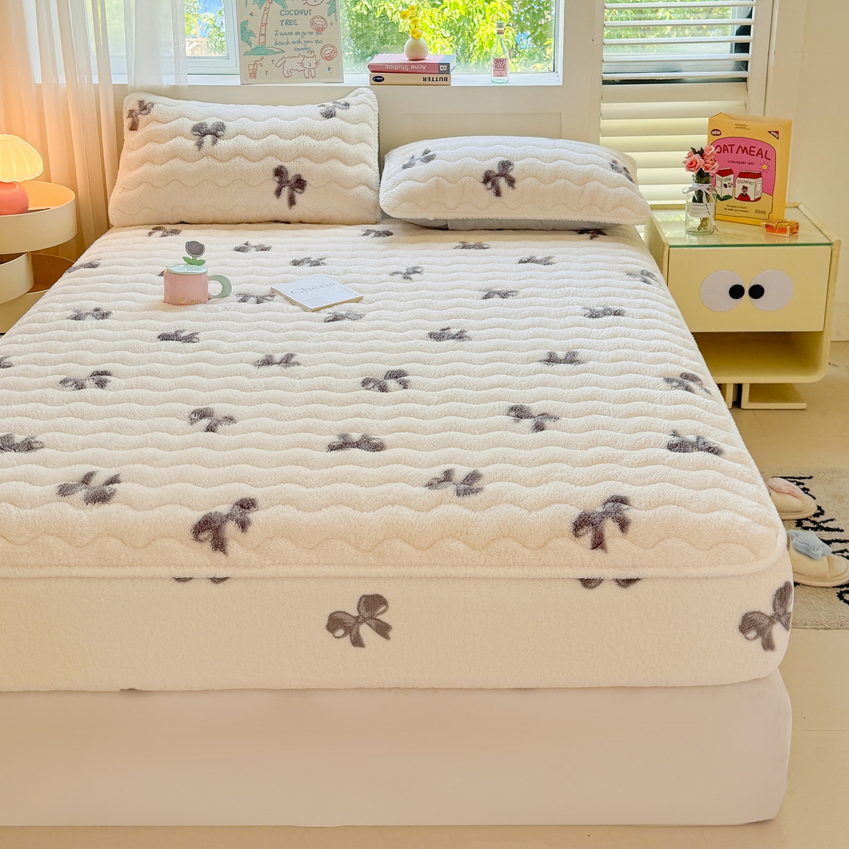 91家纺网 家纺一手货源 找家纺 LIFE.丽芙 2025秋冬新款北极绒加厚夹棉单床笠款床垫子保护套牛奶绒保暖床罩子三件套 蝶梦-黑