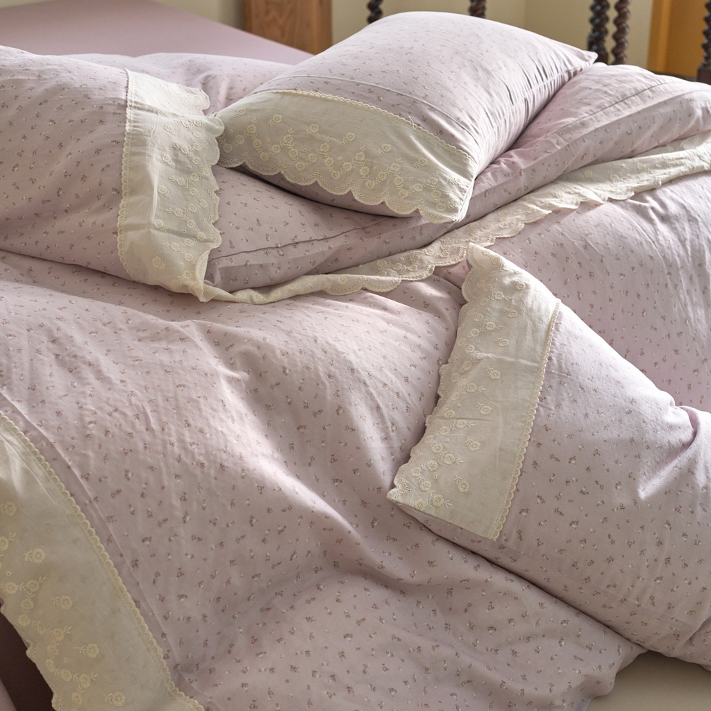 91家纺网 家纺一手货源 找家纺 洋铭区（原狠狠爱） 2025新款A类全棉蕾丝花边双层纱四件套 紫萱朵朵