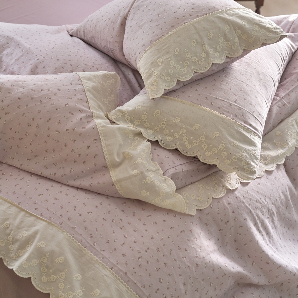 91家纺网 家纺一手货源 找家纺 洋铭区（原狠狠爱） 2025新款A类全棉蕾丝花边双层纱四件套 紫萱朵朵