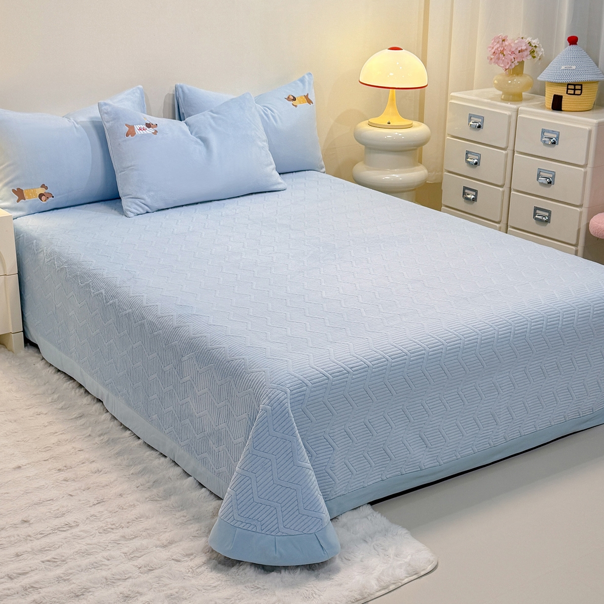 91家纺网 家纺一手货源 找家纺 新方向 2025新款全消光A类刺绣牛奶绒四件套-腊肠狗 腊肠狗-星月蓝