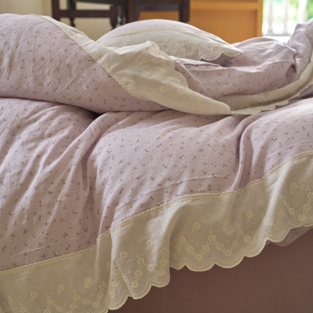 91家纺网 家纺一手货源 找家纺 洋铭区（原狠狠爱） 2025新款A类全棉蕾丝花边双层纱四件套 紫萱朵朵