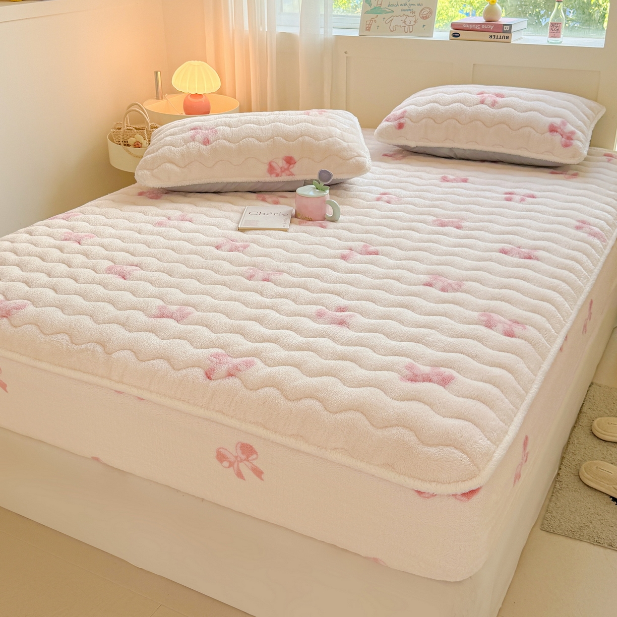 91家纺网 家纺一手货源 找家纺 LIFE.丽芙 2025秋冬新款北极绒加厚夹棉单床笠款床垫子保护套牛奶绒保暖床罩子三件套 蝶梦-粉