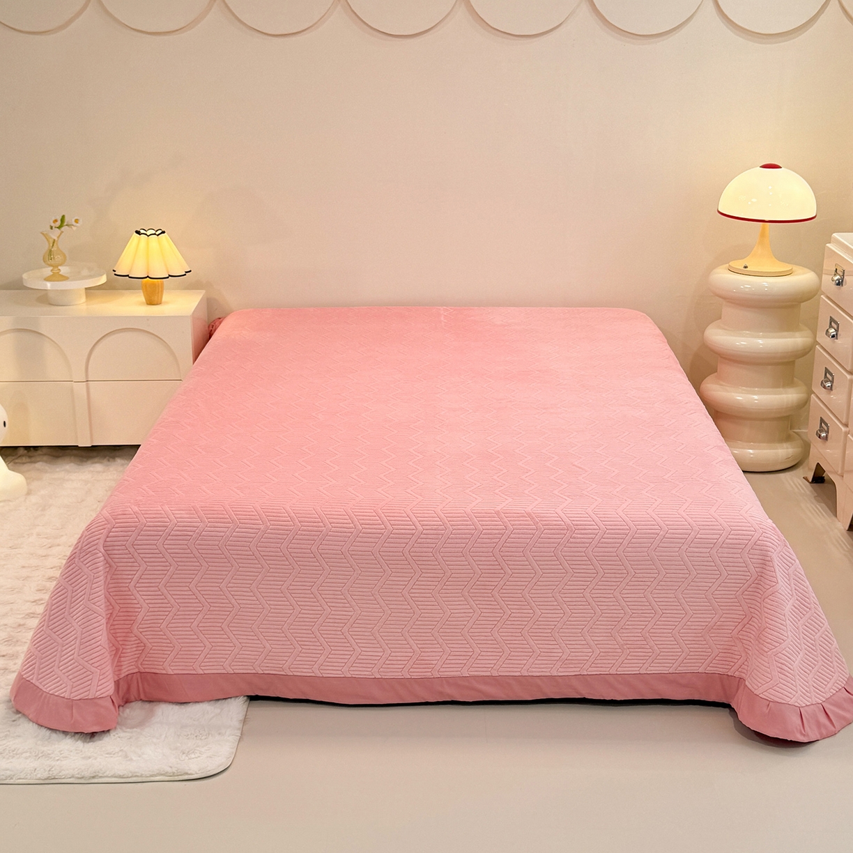 91家纺网 家纺一手货源 找家纺 新方向 2025新款全消光A类刺绣牛奶绒四件套-腊肠狗 腊肠狗-桃粉