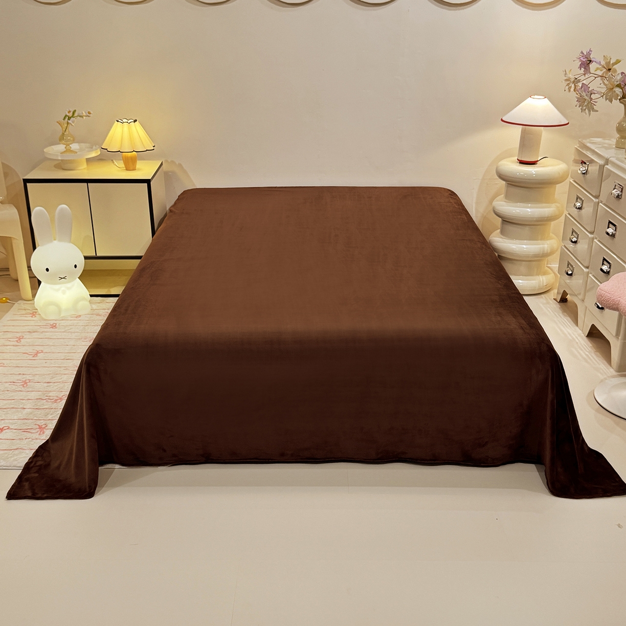 91家纺网 家纺一手货源 找家纺 新方向 2025新款全消光A类刺绣牛奶绒四件套-腊肠狗 腊肠狗-香槟咖