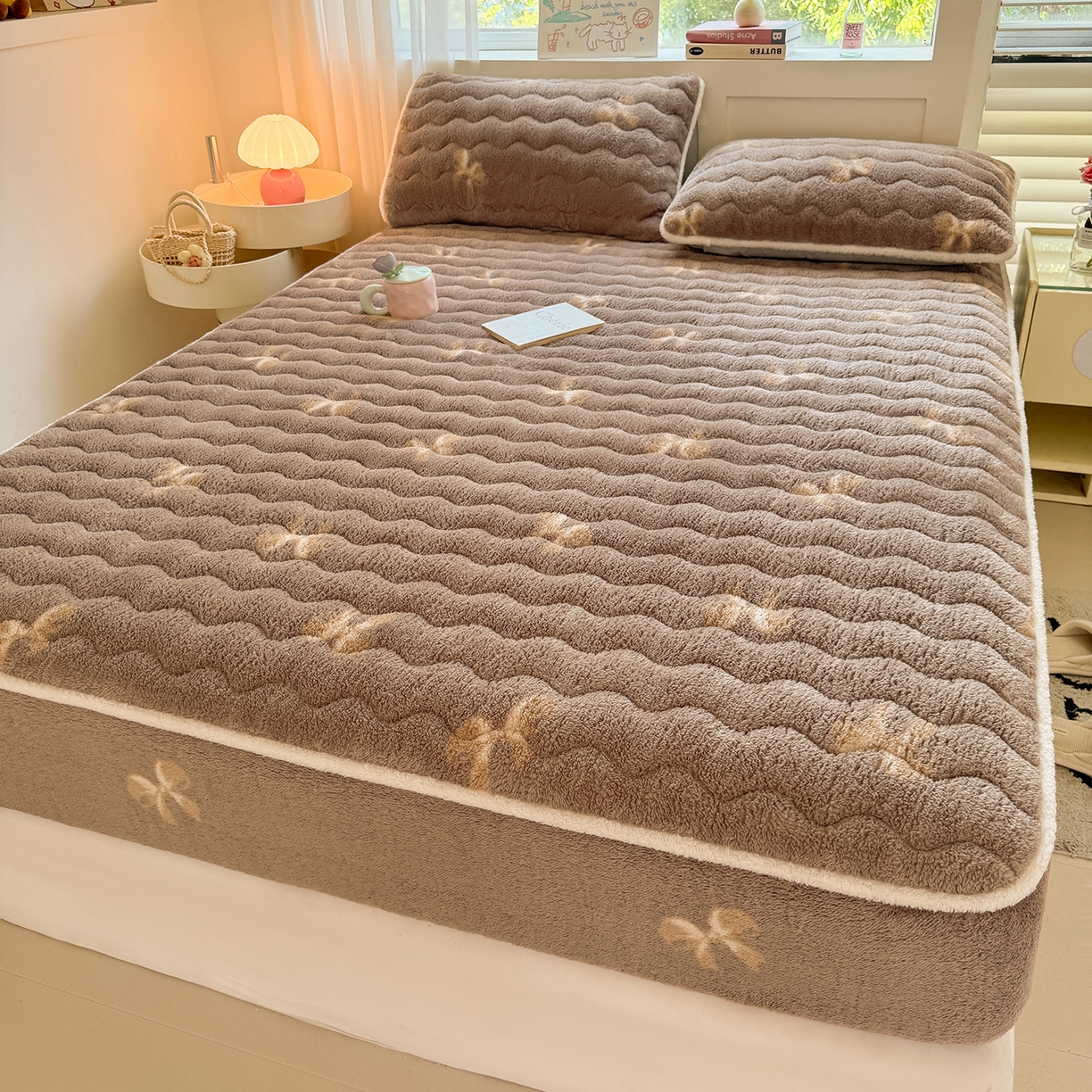LIFE.丽芙 2025秋冬新款北极绒加厚夹棉单床笠款床垫子保护套牛奶绒保暖床罩子三件套 蝶梦-棕