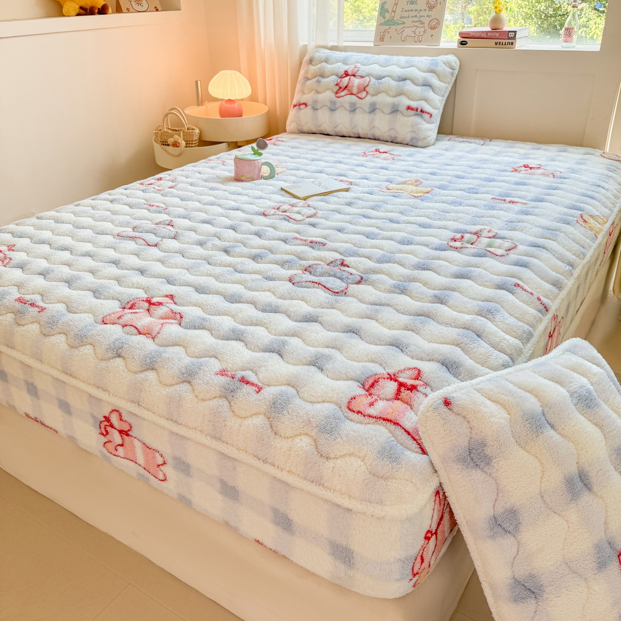 91家纺网 家纺一手货源 找家纺 LIFE.丽芙 2025秋冬新款北极绒加厚夹棉单床笠款床垫子保护套牛奶绒保暖床罩子三件套 意趣-蓝