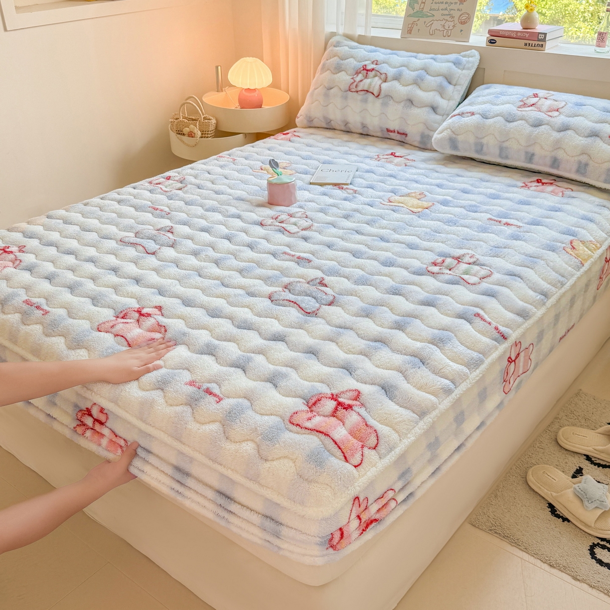 91家纺网 家纺一手货源 找家纺 LIFE.丽芙 2025秋冬新款北极绒加厚夹棉单床笠款床垫子保护套牛奶绒保暖床罩子三件套 意趣-蓝