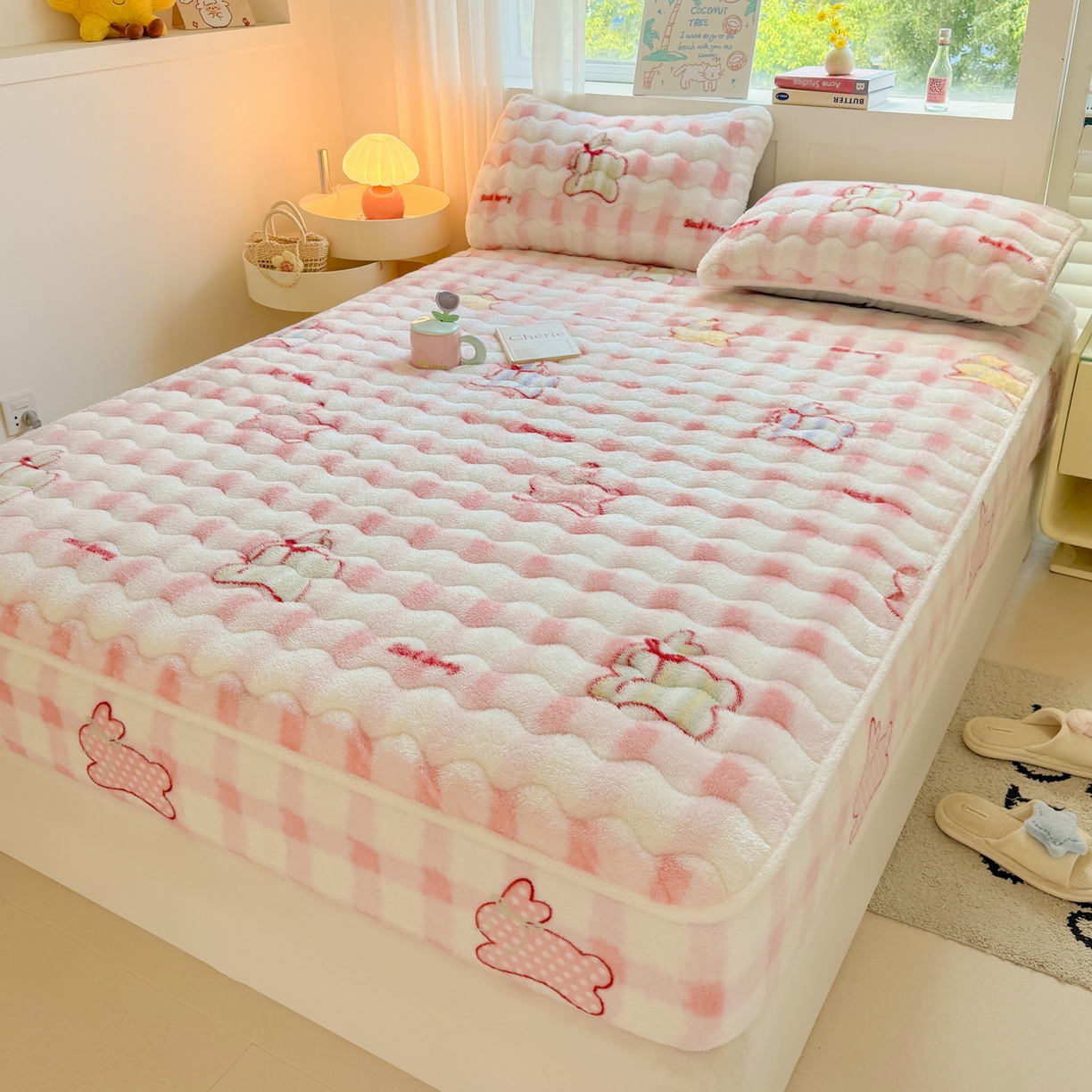 91家纺网 家纺一手货源 找家纺 LIFE.丽芙 2025秋冬新款北极绒加厚夹棉单床笠款床垫子保护套牛奶绒保暖床罩子三件套 意趣-粉