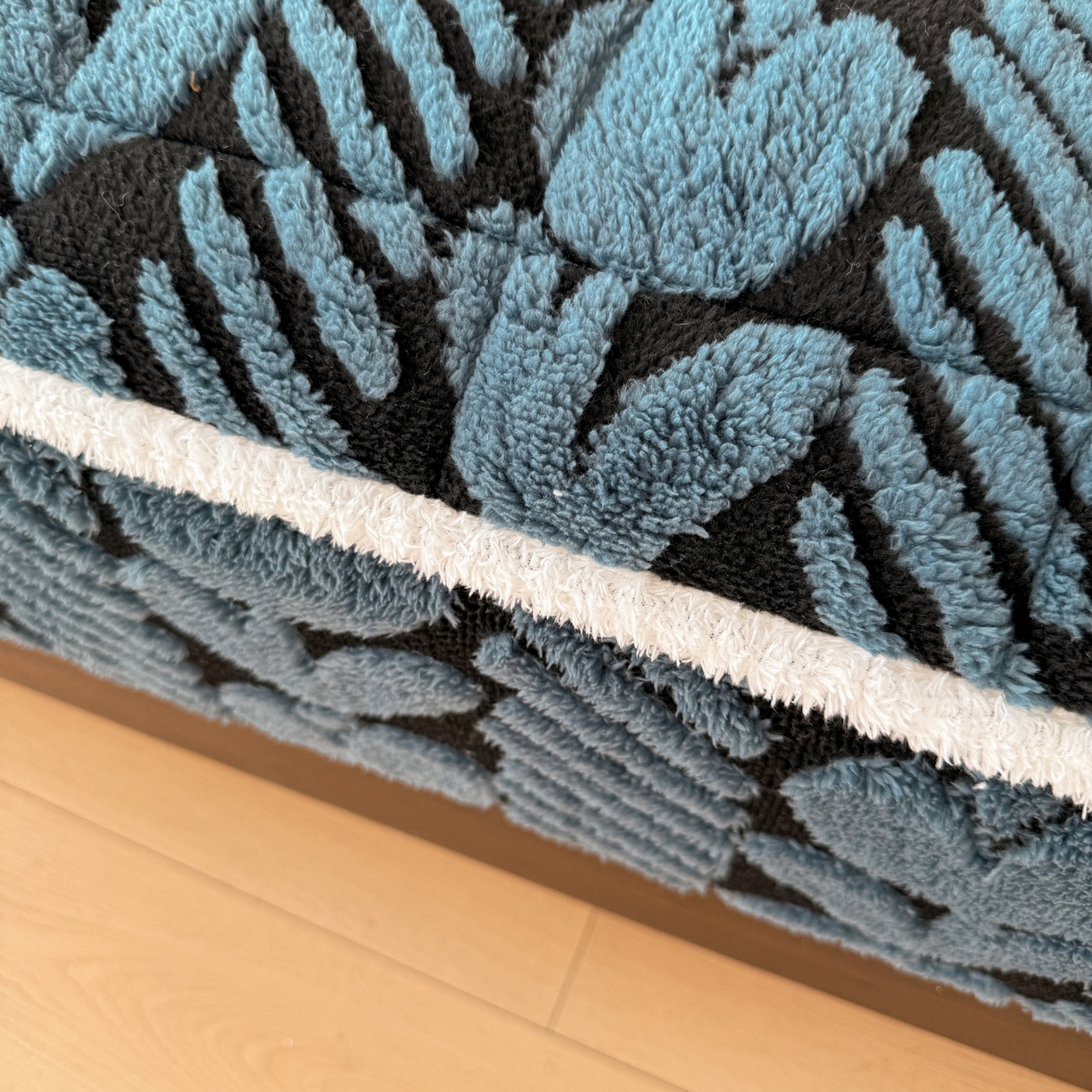 91家纺网 家纺一手货源 找家纺 LIFE.丽芙 2025秋冬新款色纱提花舒棉绒加厚夹棉单床笠款床垫子保护套保暖床罩子三件套 郁金香-蓝灰