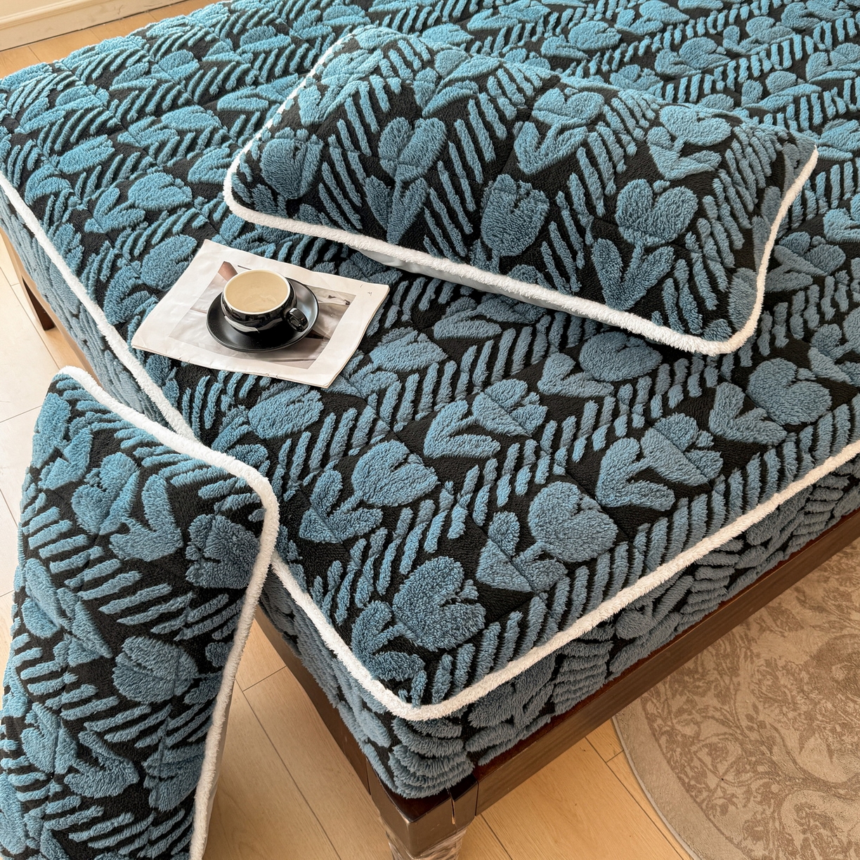 91家纺网 家纺一手货源 找家纺 LIFE.丽芙 2025秋冬新款色纱提花舒棉绒加厚夹棉单床笠款床垫子保护套保暖床罩子三件套 郁金香-蓝灰