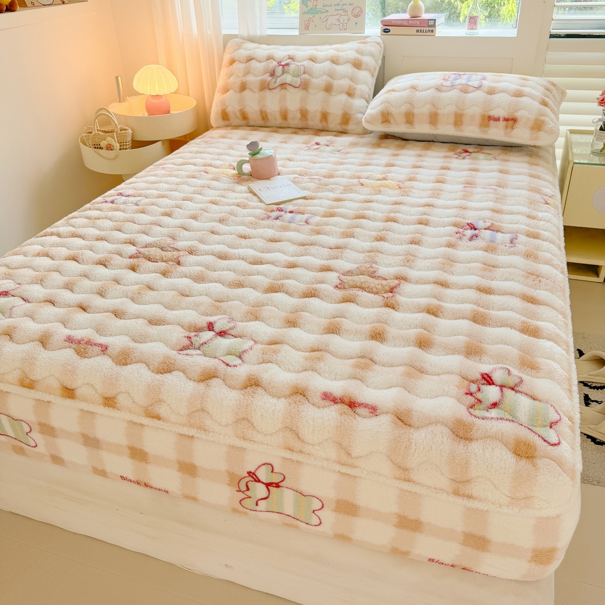 91家纺网 家纺一手货源 找家纺 LIFE.丽芙 2025秋冬新款北极绒加厚夹棉单床笠款床垫子保护套牛奶绒保暖床罩子三件套 意趣-咖