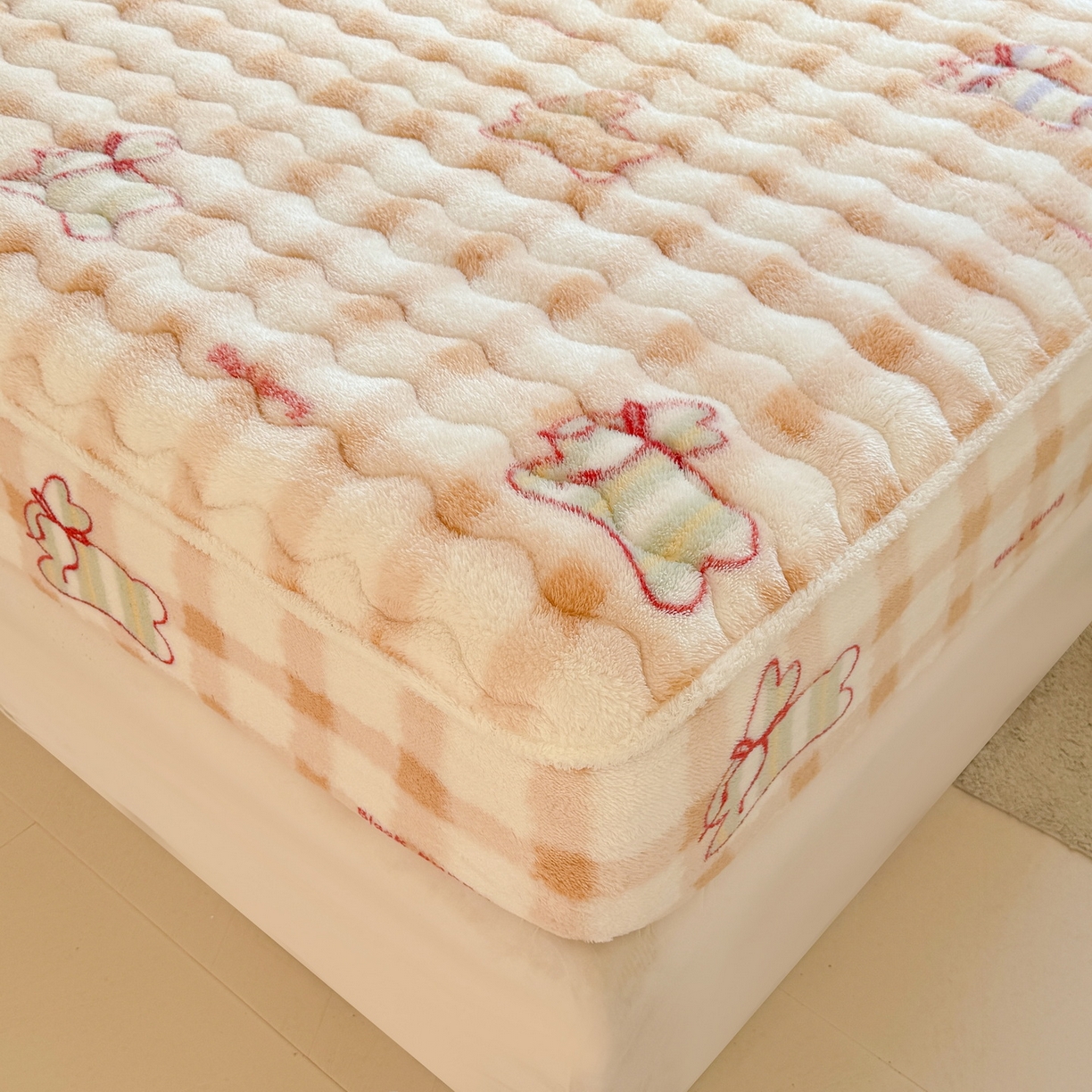 91家纺网 家纺一手货源 找家纺 LIFE.丽芙 2025秋冬新款北极绒加厚夹棉单床笠款床垫子保护套牛奶绒保暖床罩子三件套 意趣-咖