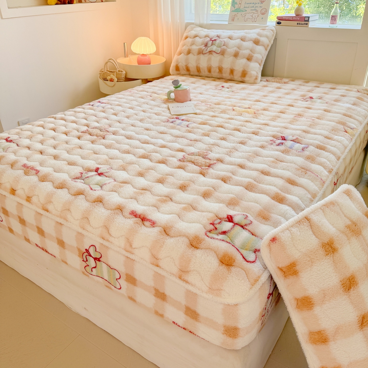 91家纺网 家纺一手货源 找家纺 LIFE.丽芙 2025秋冬新款北极绒加厚夹棉单床笠款床垫子保护套牛奶绒保暖床罩子三件套 意趣-咖