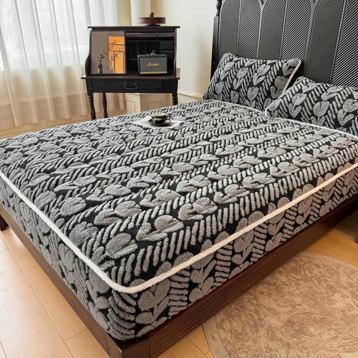 91家纺网 家纺一手货源 找家纺 LIFE.丽芙 2025秋冬新款色纱提花舒棉绒加厚夹棉单床笠款床垫子保护套保暖床罩子三件套 郁金香-灰色