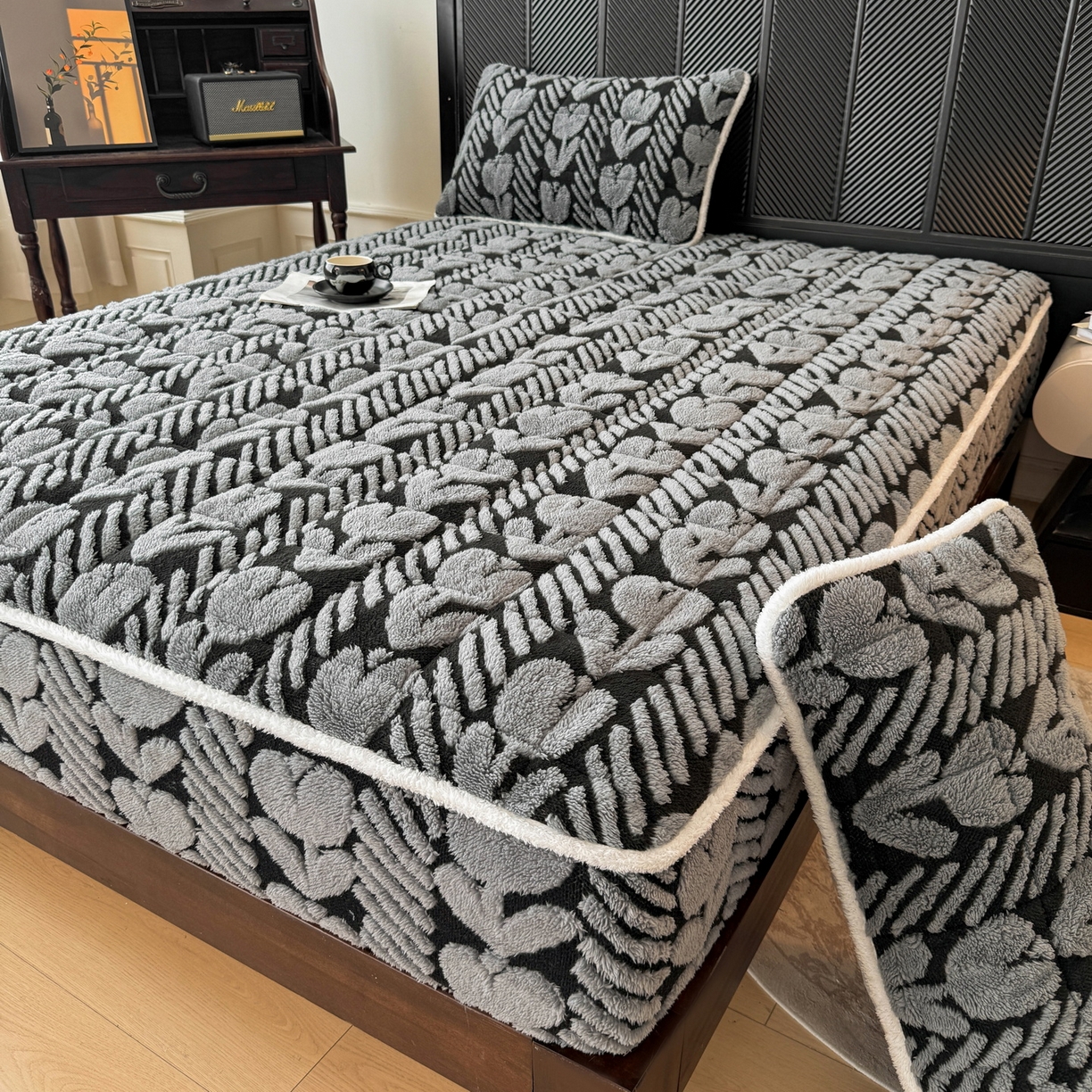 91家纺网 家纺一手货源 找家纺 LIFE.丽芙 2025秋冬新款色纱提花舒棉绒加厚夹棉单床笠款床垫子保护套保暖床罩子三件套 郁金香-灰色