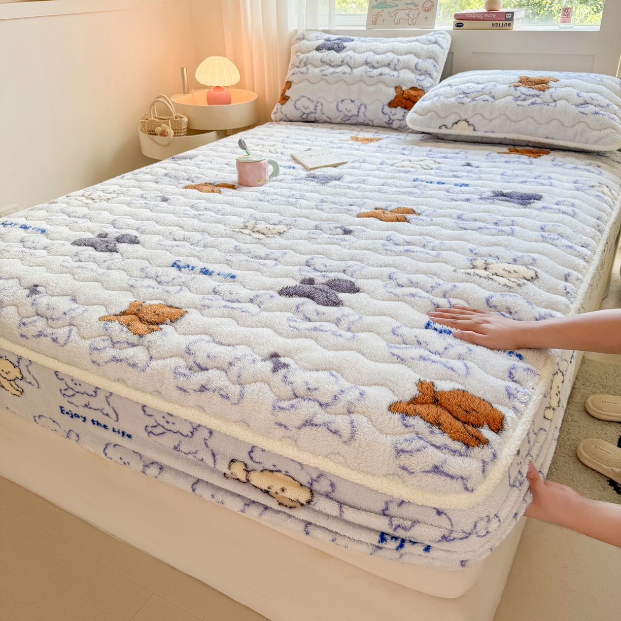 91家纺网 家纺一手货源 找家纺 LIFE.丽芙 2025秋冬新款北极绒加厚夹棉单床笠款床垫子保护套牛奶绒保暖床罩子三件套 追逐-蓝