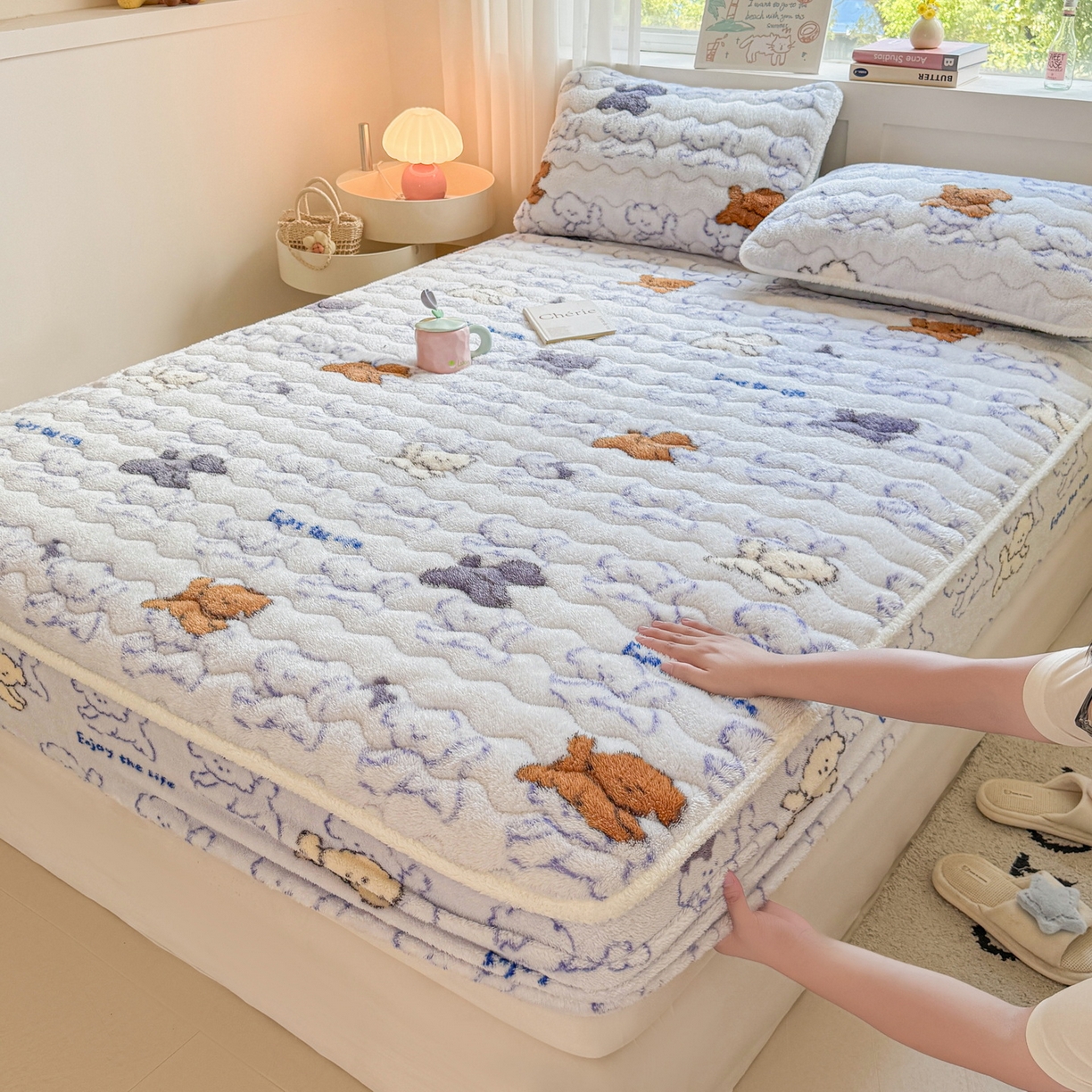 91家纺网 家纺一手货源 找家纺 LIFE.丽芙 2025秋冬新款北极绒加厚夹棉单床笠款床垫子保护套牛奶绒保暖床罩子三件套 追逐-蓝