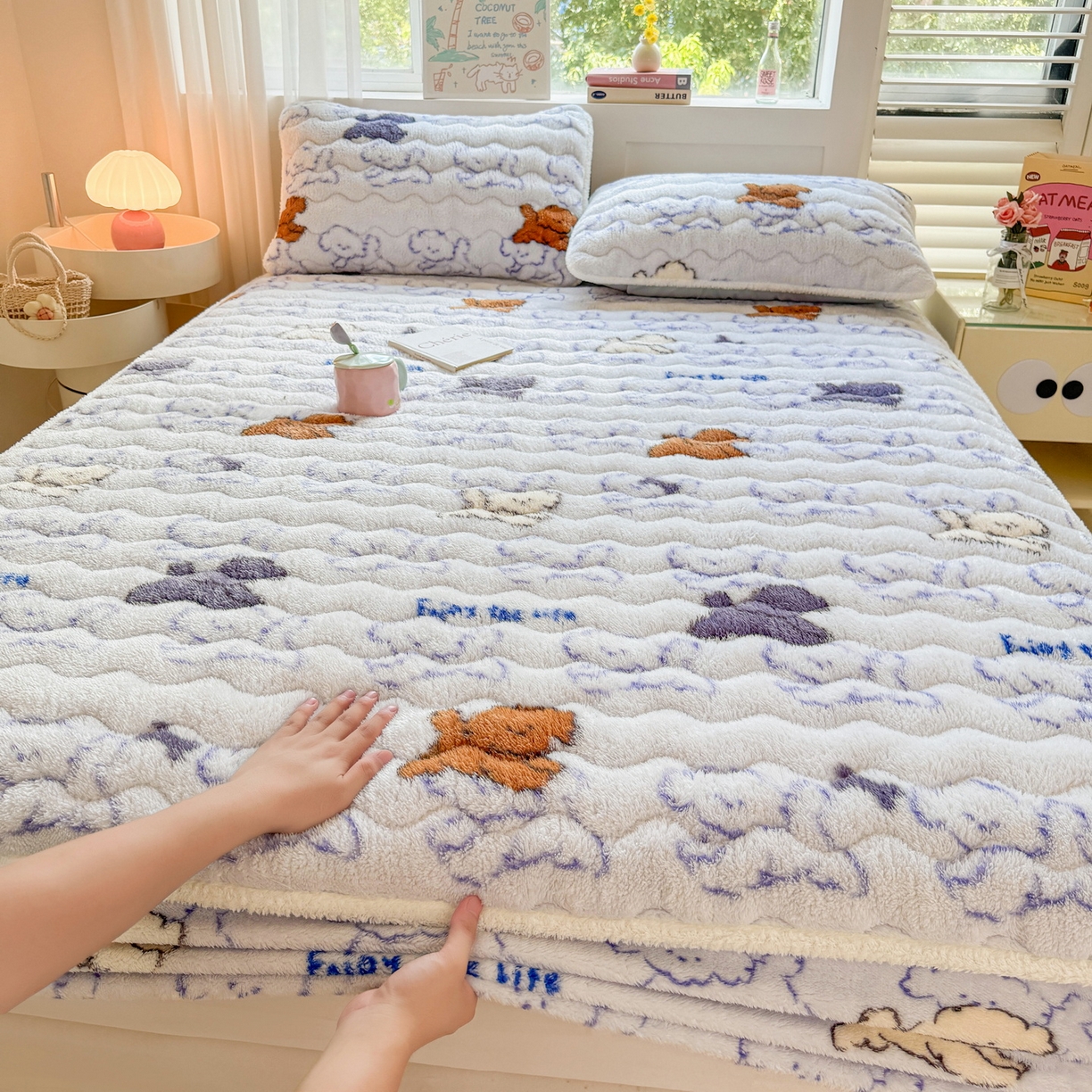 91家纺网 家纺一手货源 找家纺 LIFE.丽芙 2025秋冬新款北极绒加厚夹棉单床笠款床垫子保护套牛奶绒保暖床罩子三件套 追逐-蓝