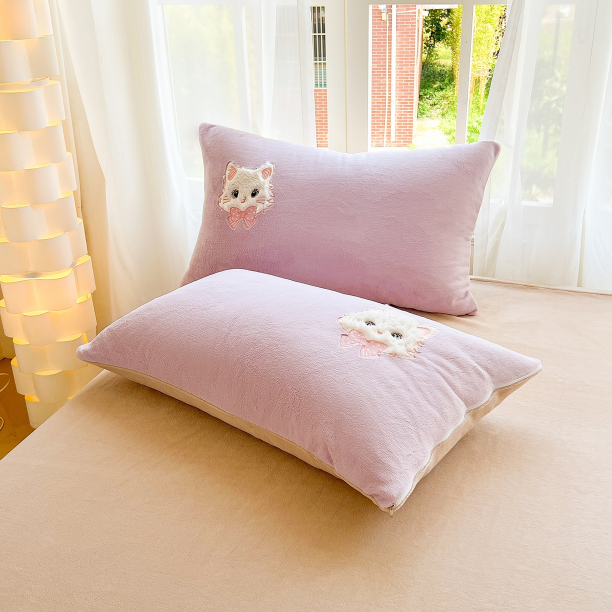91家纺网 家纺一手货源 找家纺 义博家纺 2025新款高克重大版牛奶绒猫咪贴布绣床单床笠四件套（提供买家秀） 猫咪公主 优雅紫