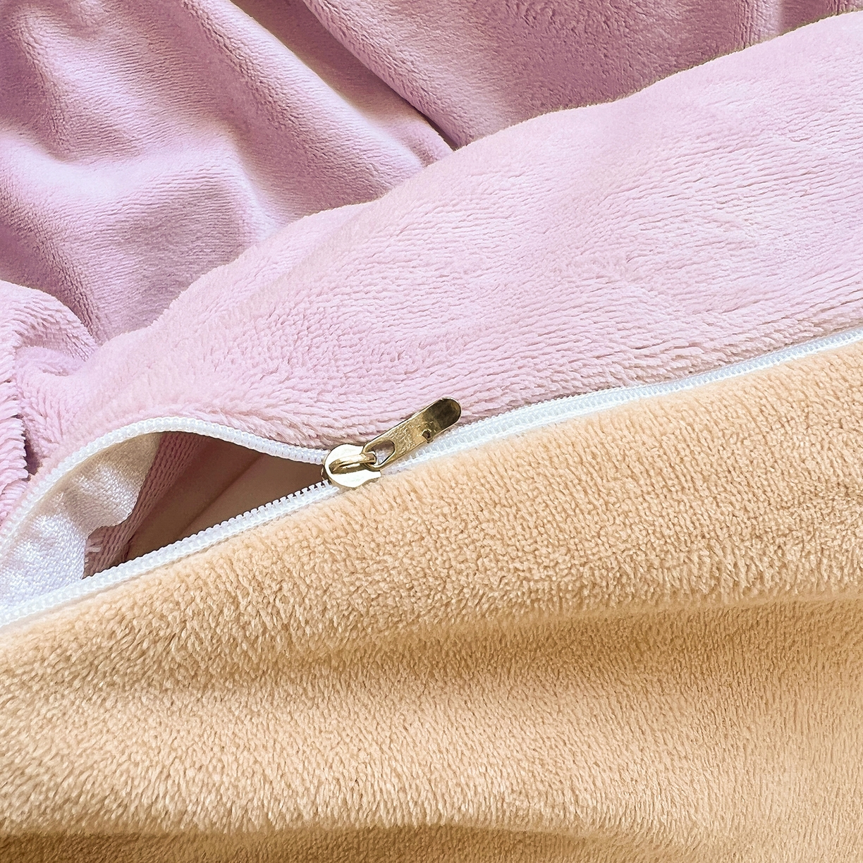 91家纺网 家纺一手货源 找家纺 义博家纺 2025新款高克重大版牛奶绒猫咪贴布绣床单床笠四件套（提供买家秀） 猫咪公主 优雅紫