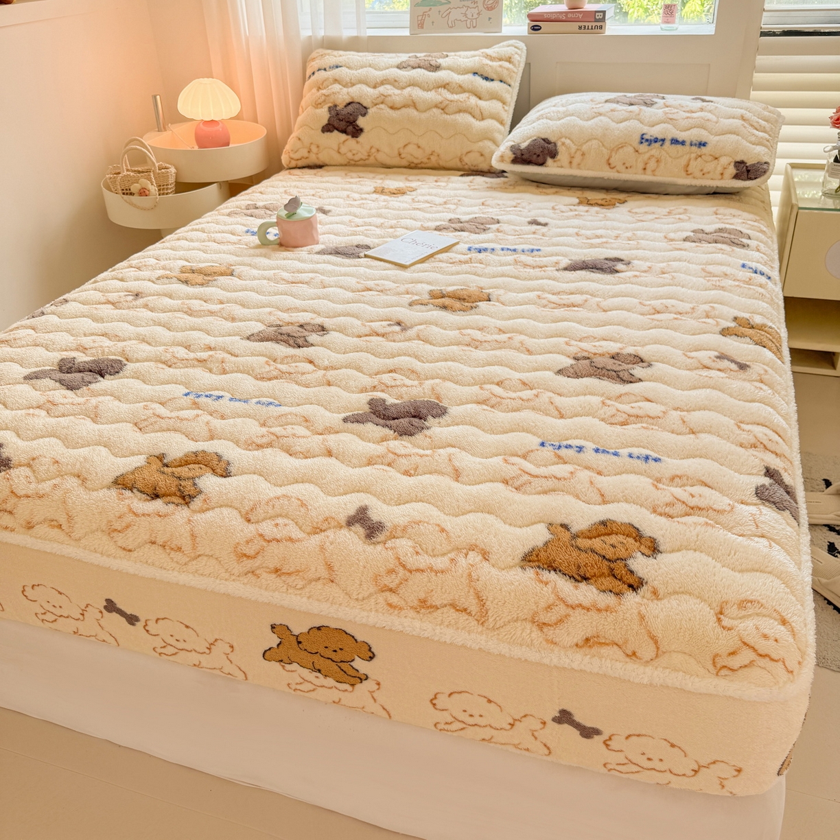 91家纺网 家纺一手货源 找家纺 LIFE.丽芙 2025秋冬新款北极绒加厚夹棉单床笠款床垫子保护套牛奶绒保暖床罩子三件套 追逐-黄