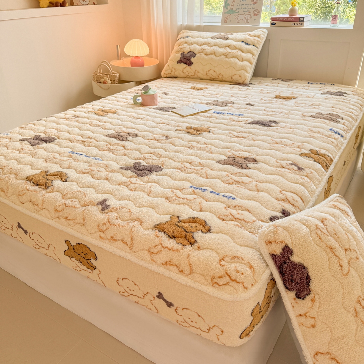 91家纺网 家纺一手货源 找家纺 LIFE.丽芙 2025秋冬新款北极绒加厚夹棉单床笠款床垫子保护套牛奶绒保暖床罩子三件套 追逐-黄