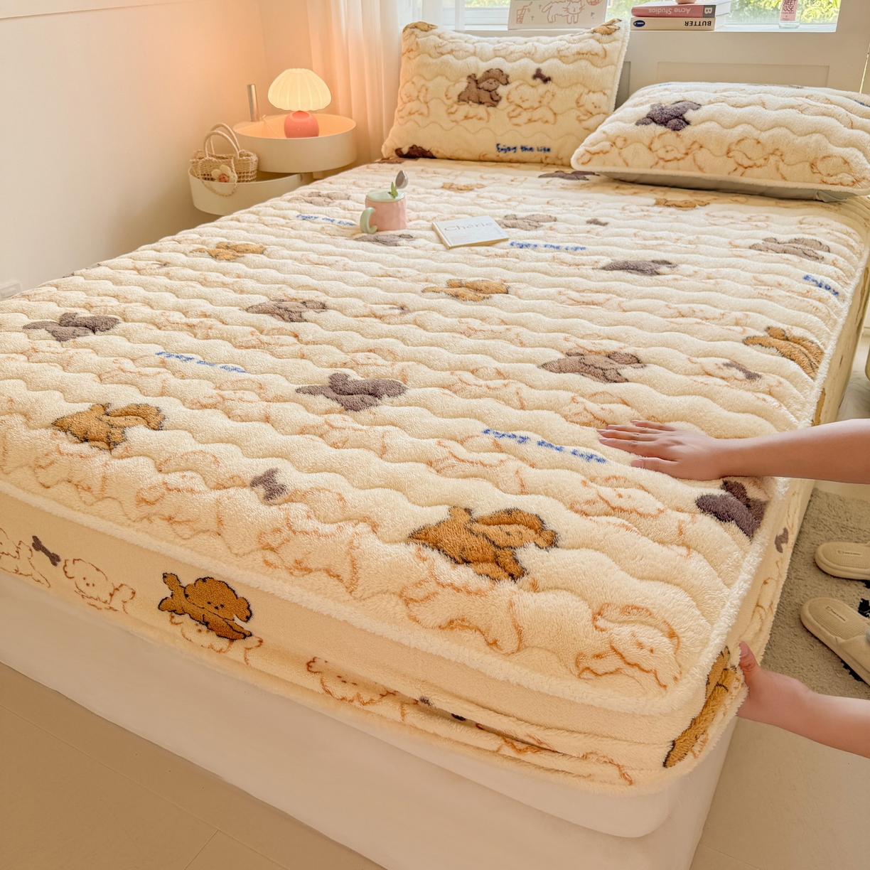 91家纺网 家纺一手货源 找家纺 LIFE.丽芙 2025秋冬新款北极绒加厚夹棉单床笠款床垫子保护套牛奶绒保暖床罩子三件套 追逐-黄