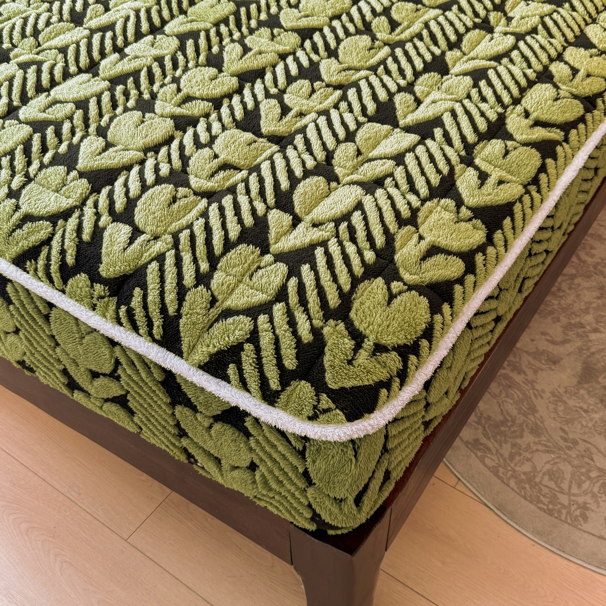 91家纺网 家纺一手货源 找家纺 LIFE.丽芙 2025秋冬新款色纱提花舒棉绒加厚夹棉单床笠款床垫子保护套保暖床罩子三件套 郁金香-草绿