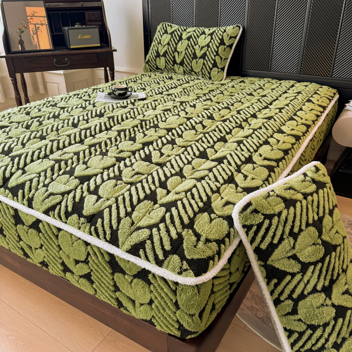 91家纺网 家纺一手货源 找家纺 LIFE.丽芙 2025秋冬新款色纱提花舒棉绒加厚夹棉单床笠款床垫子保护套保暖床罩子三件套 郁金香-草绿