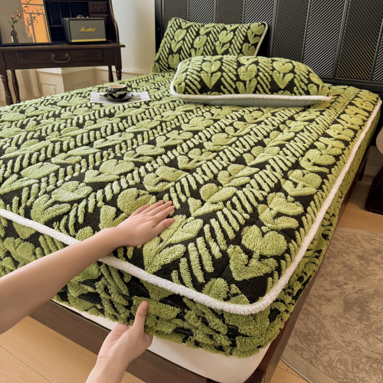 91家纺网 家纺一手货源 找家纺 LIFE.丽芙 2025秋冬新款色纱提花舒棉绒加厚夹棉单床笠款床垫子保护套保暖床罩子三件套 郁金香-草绿