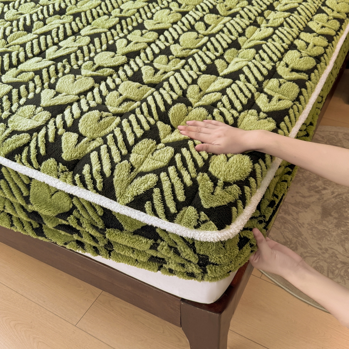 91家纺网 家纺一手货源 找家纺 LIFE.丽芙 2025秋冬新款色纱提花舒棉绒加厚夹棉单床笠款床垫子保护套保暖床罩子三件套 郁金香-草绿