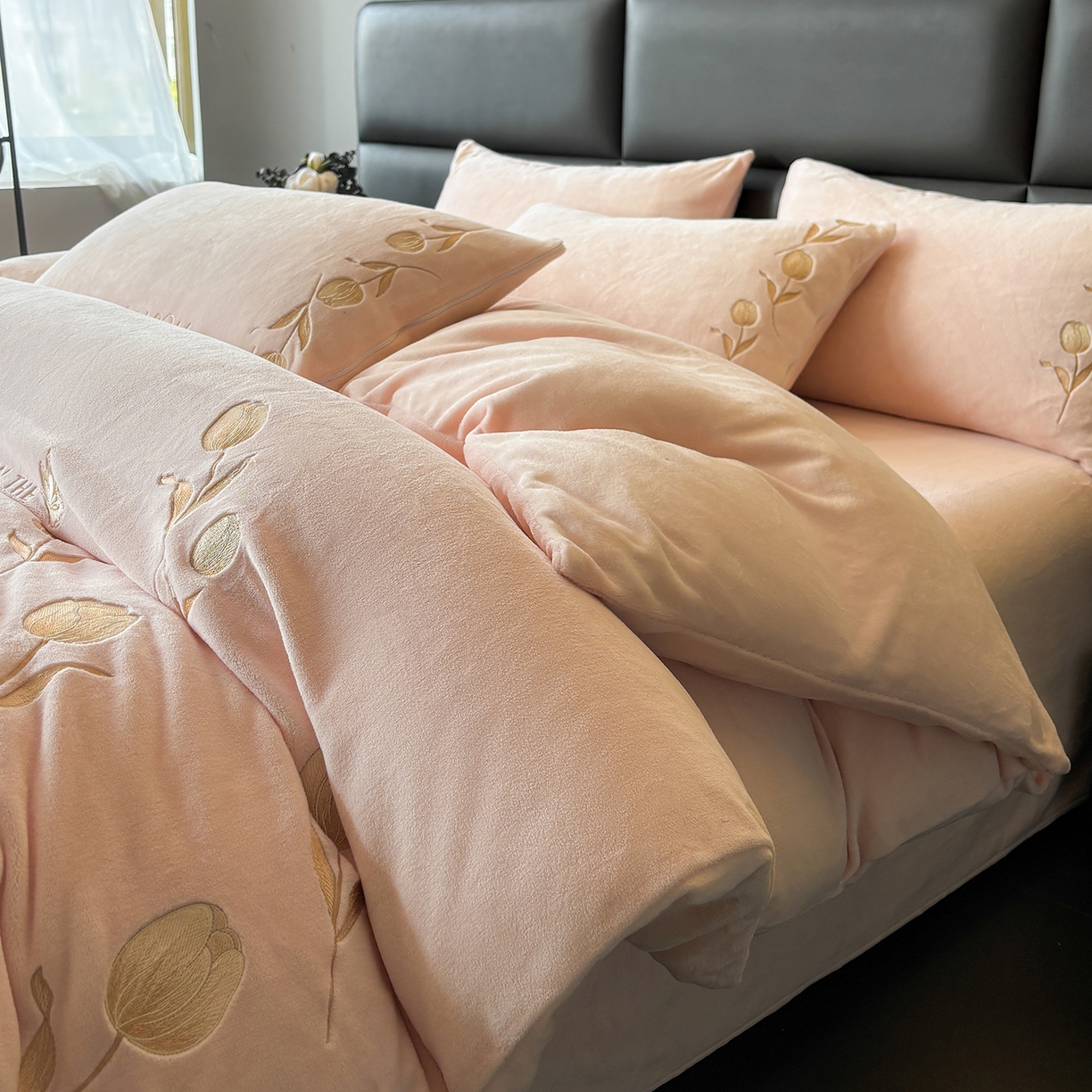 91家纺网 家纺一手货源 找家纺 （总）义博家纺 2025新款牛奶绒郁金香刺绣四件套