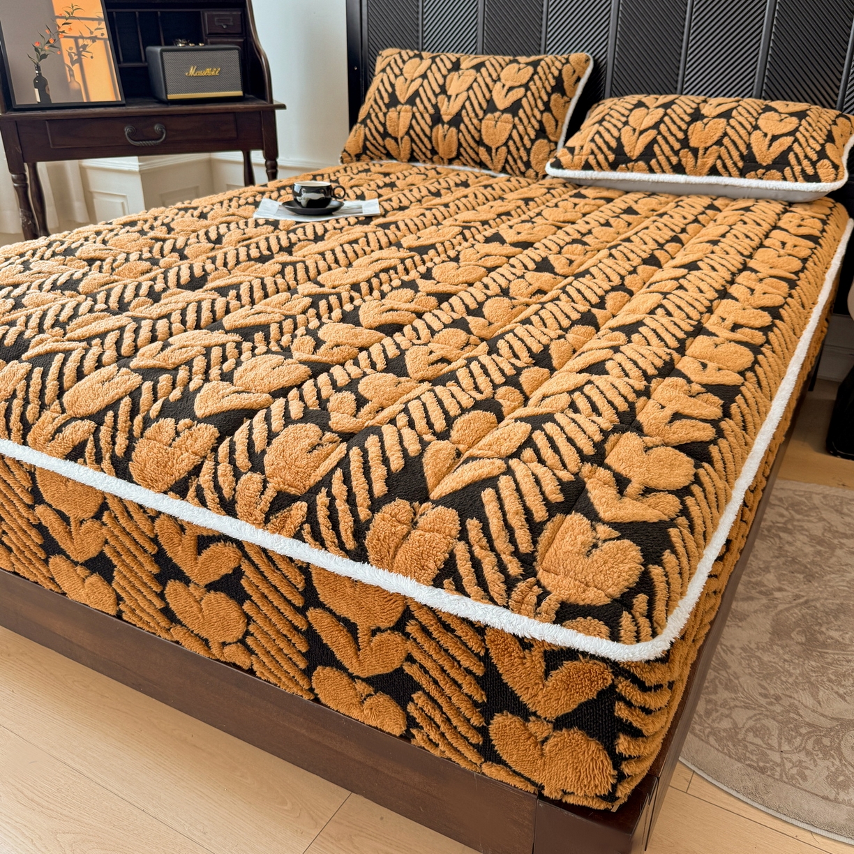 91家纺网 家纺一手货源 找家纺 LIFE.丽芙 2025秋冬新款色纱提花舒棉绒加厚夹棉单床笠款床垫子保护套保暖床罩子三件套 郁金香-黄棕