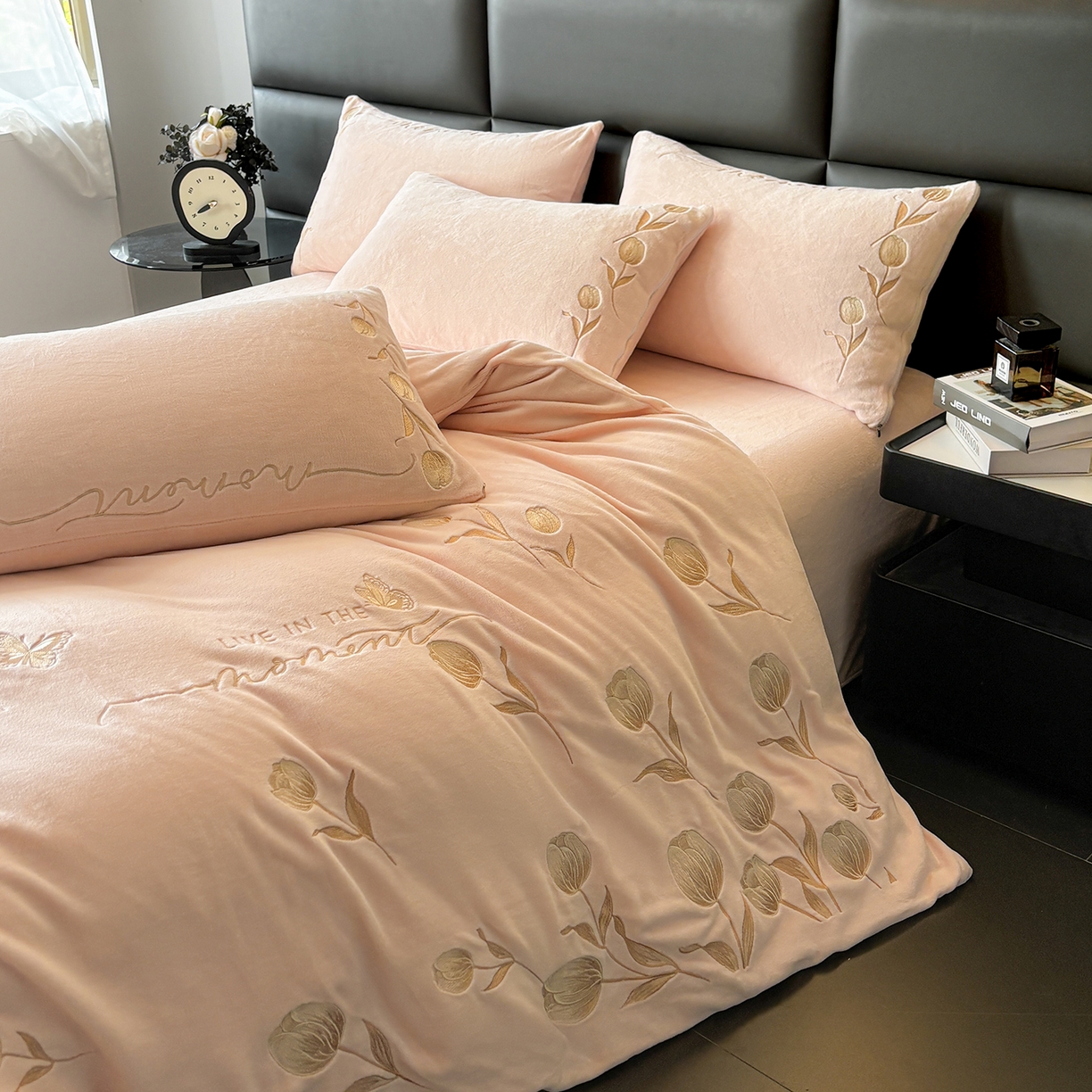 91家纺网 家纺一手货源 找家纺 （总）义博家纺 2025新款牛奶绒郁金香刺绣四件套