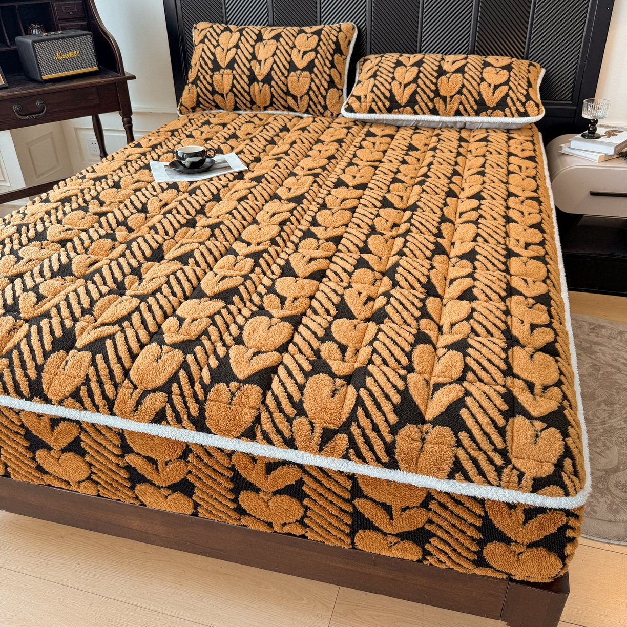 91家纺网 家纺一手货源 找家纺 LIFE.丽芙 2025秋冬新款色纱提花舒棉绒加厚夹棉单床笠款床垫子保护套保暖床罩子三件套 郁金香-黄棕