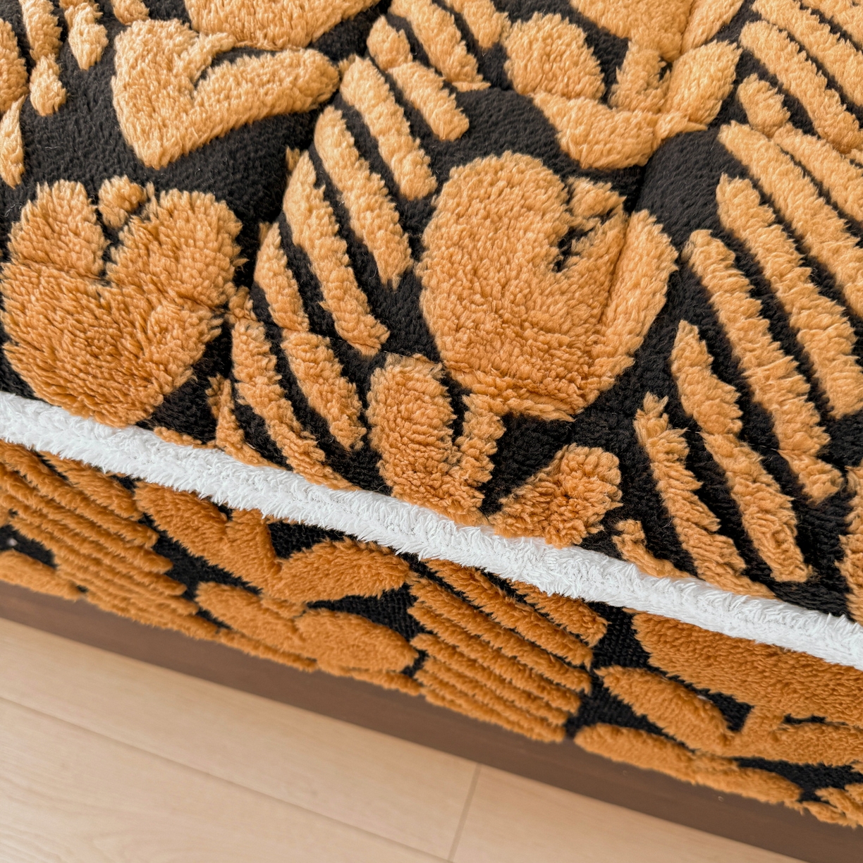 91家纺网 家纺一手货源 找家纺 LIFE.丽芙 2025秋冬新款色纱提花舒棉绒加厚夹棉单床笠款床垫子保护套保暖床罩子三件套 郁金香-黄棕