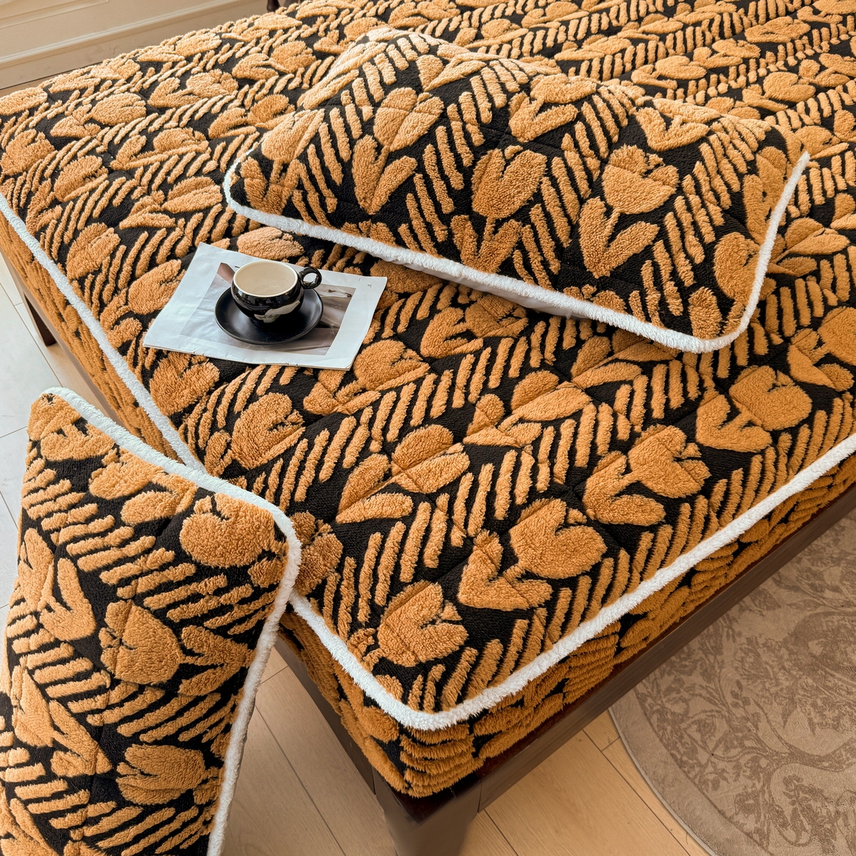 91家纺网 家纺一手货源 找家纺 LIFE.丽芙 2025秋冬新款色纱提花舒棉绒加厚夹棉单床笠款床垫子保护套保暖床罩子三件套 郁金香-黄棕