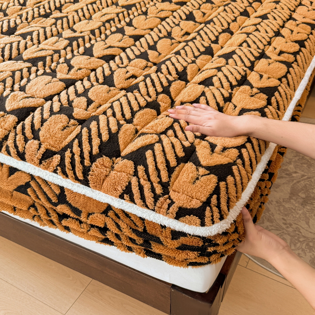 91家纺网 家纺一手货源 找家纺 LIFE.丽芙 2025秋冬新款色纱提花舒棉绒加厚夹棉单床笠款床垫子保护套保暖床罩子三件套 郁金香-黄棕