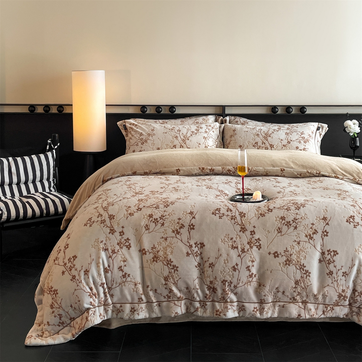 91家纺网 家纺一手货源 找家纺 （总）盛秋家纺 2025新款佩拉着色烂花牛奶绒四件套【轻奢风格】