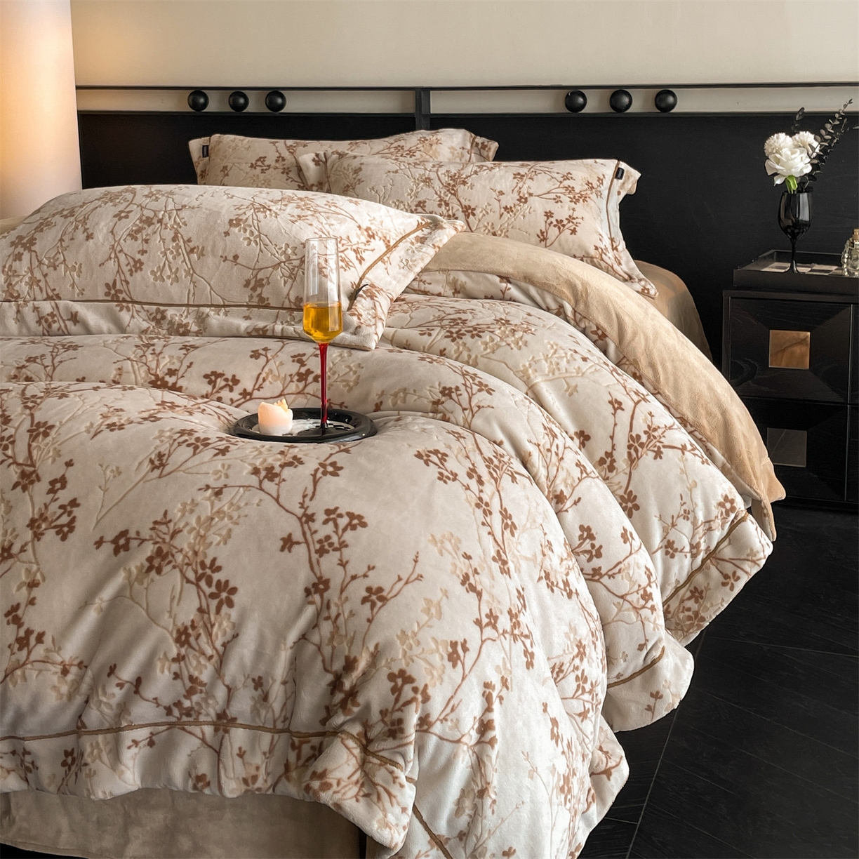 91家纺网 家纺一手货源 找家纺 （总）盛秋家纺 2025新款佩拉着色烂花牛奶绒四件套【轻奢风格】