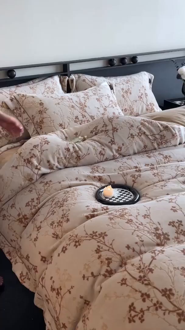 91家纺网 家纺一手货源 找家纺 （总）盛秋家纺 2025新款佩拉着色烂花牛奶绒四件套【轻奢风格】