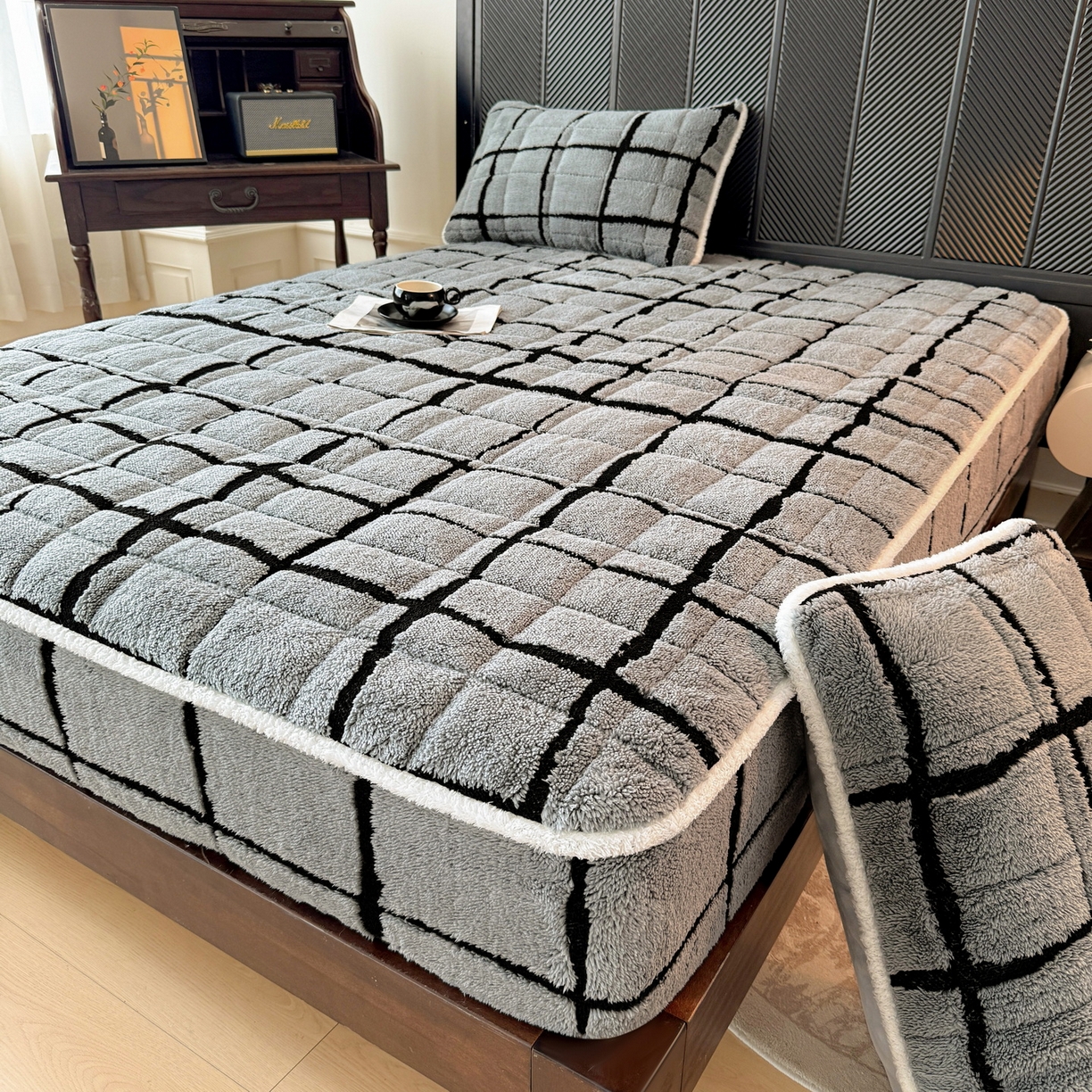 91家纺网 家纺一手货源 找家纺 LIFE.丽芙 2025秋冬新款色纱提花舒棉绒加厚夹棉单床笠款床垫子保护套保暖床罩子三件套 格调-灰色