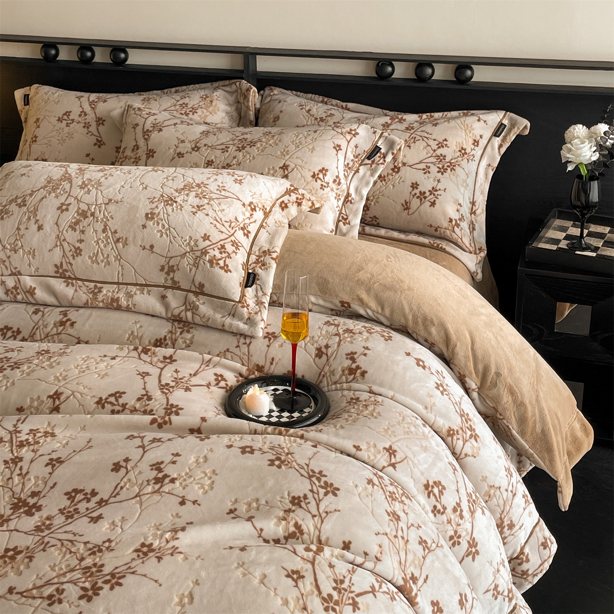 91家纺网 家纺一手货源 找家纺 （总）盛秋家纺 2025新款佩拉着色烂花牛奶绒四件套【轻奢风格】