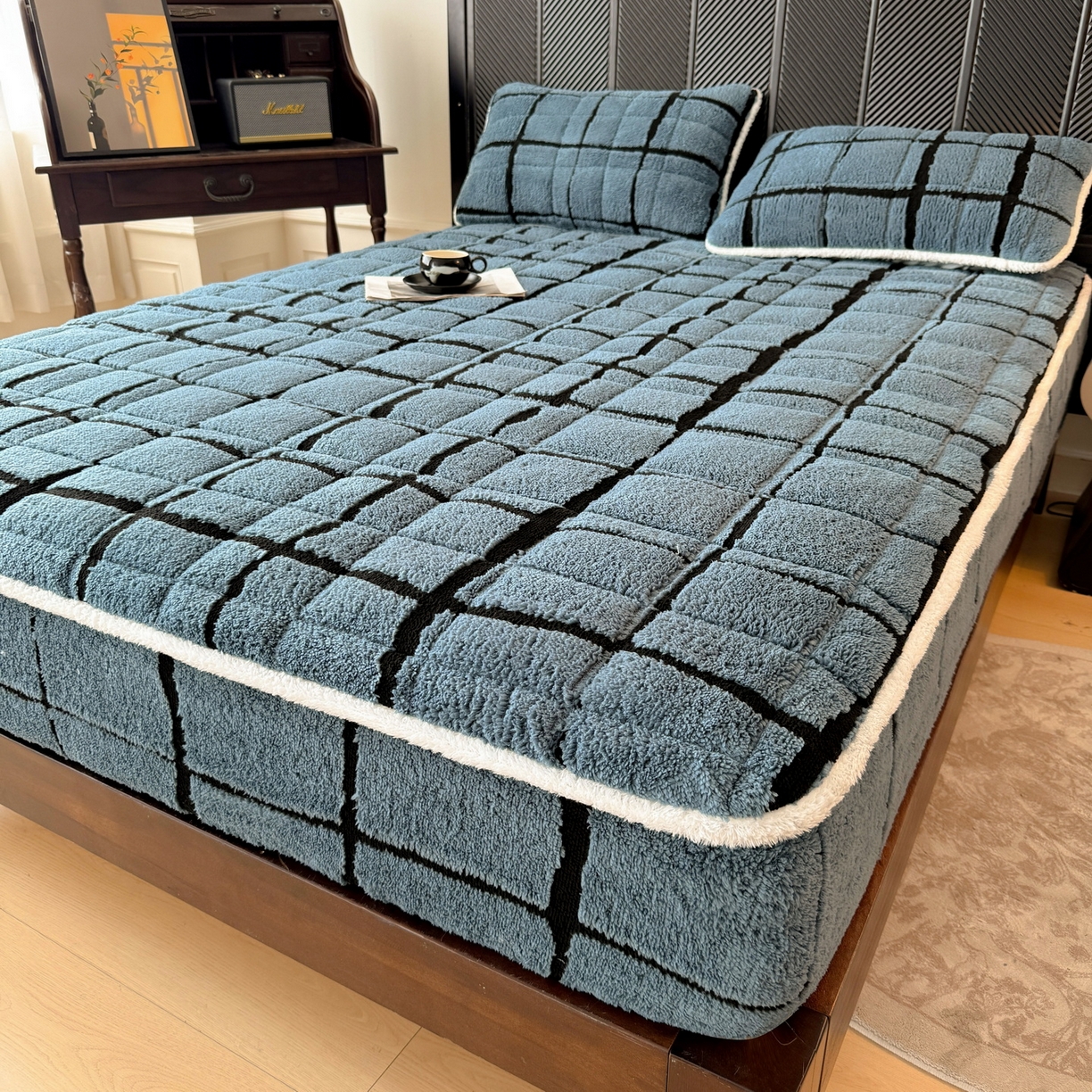 91家纺网 家纺一手货源 找家纺 LIFE.丽芙 2025秋冬新款色纱提花舒棉绒加厚夹棉单床笠款床垫子保护套保暖床罩子三件套 格调-蓝灰