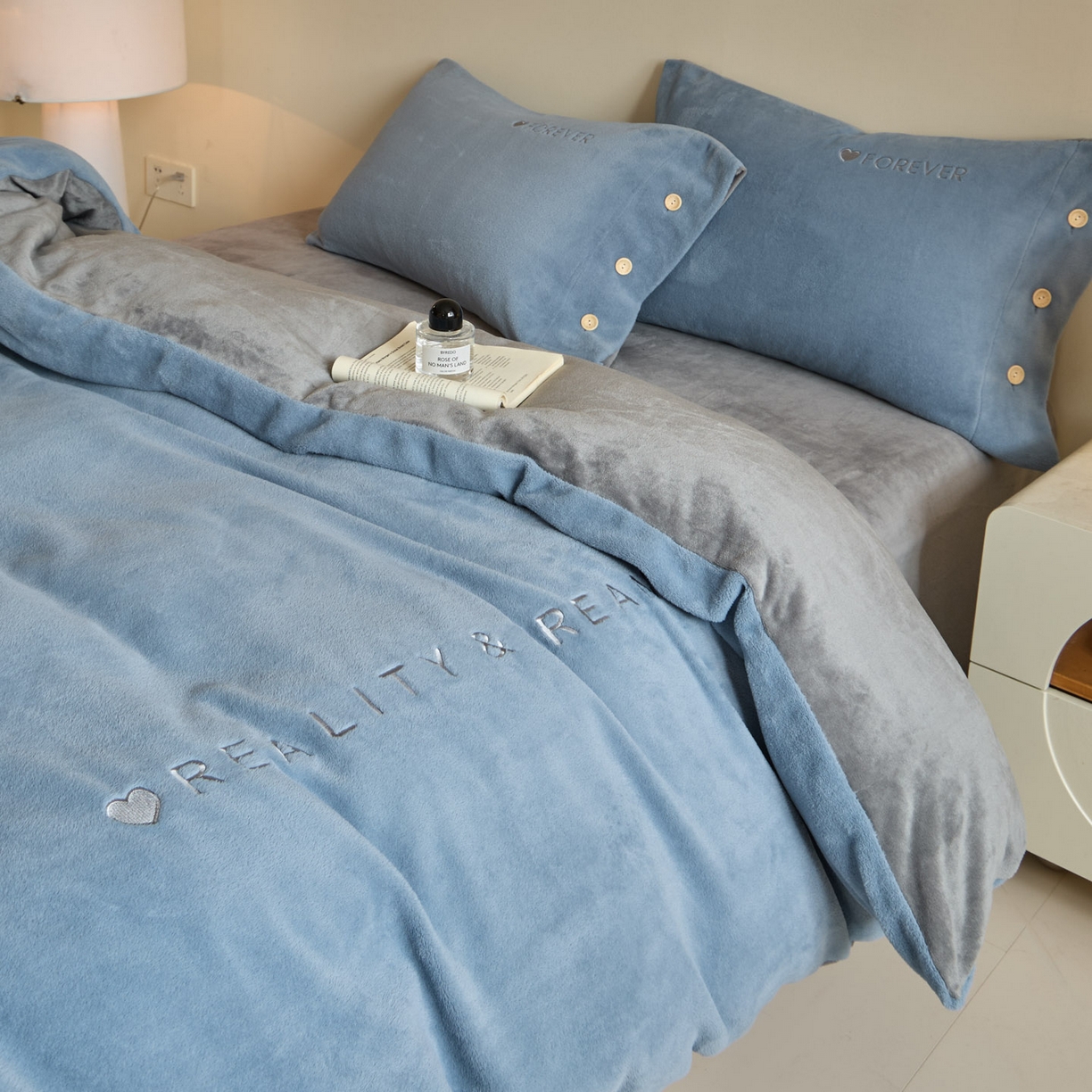 91家纺网 家纺一手货源 找家纺 （总）吾诺家居 2025新款刺绣款羊驼绒云朵系列四件套