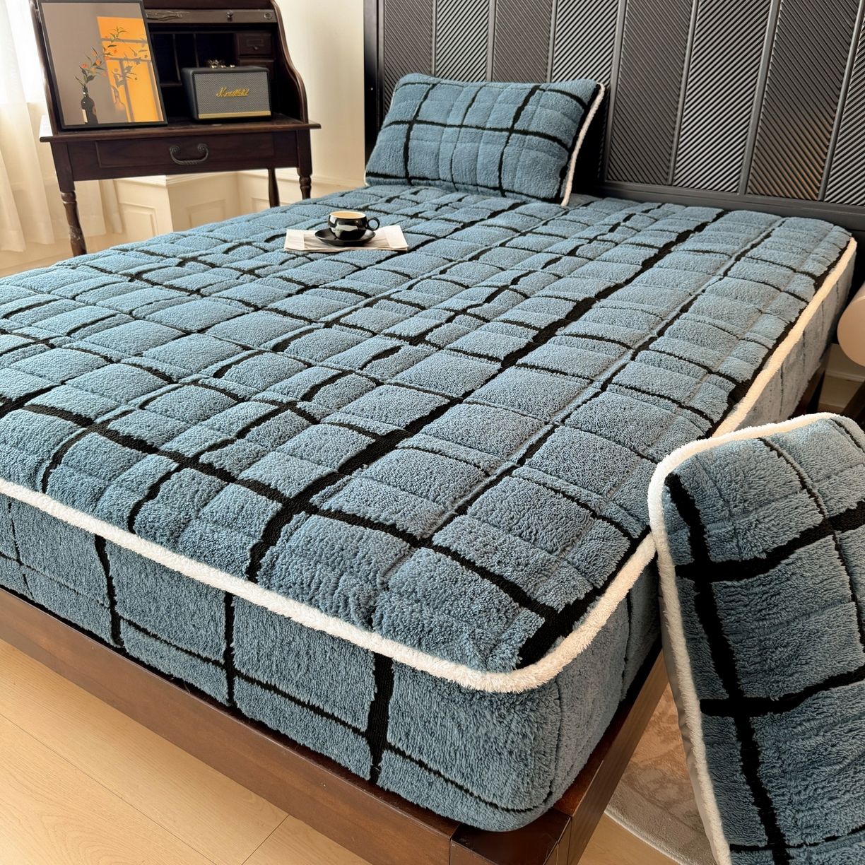 91家纺网 家纺一手货源 找家纺 LIFE.丽芙 2025秋冬新款色纱提花舒棉绒加厚夹棉单床笠款床垫子保护套保暖床罩子三件套 格调-蓝灰