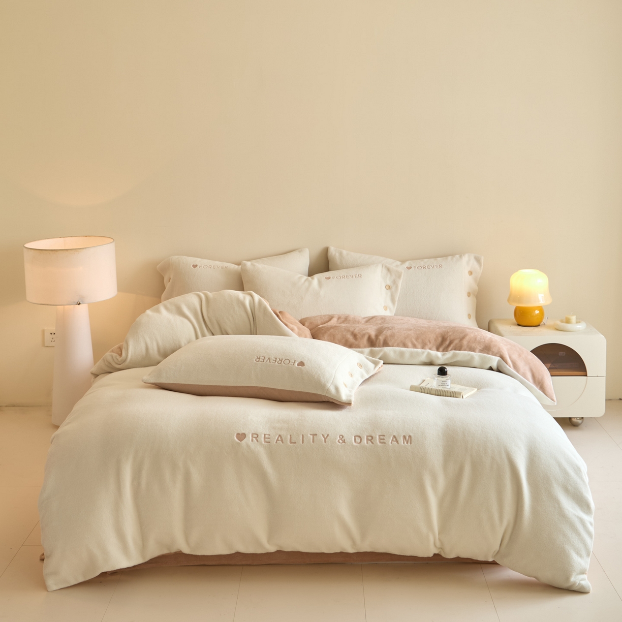 91家纺网 家纺一手货源 找家纺 （总）吾诺家居 2025新款刺绣款羊驼绒云朵系列四件套