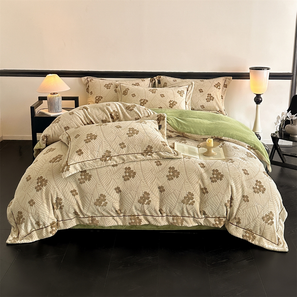 91家纺网 家纺一手货源 找家纺 盛秋家纺 2025新款佩拉着色烂花牛奶绒四件套【简约风格】 清新叶语-浅咖