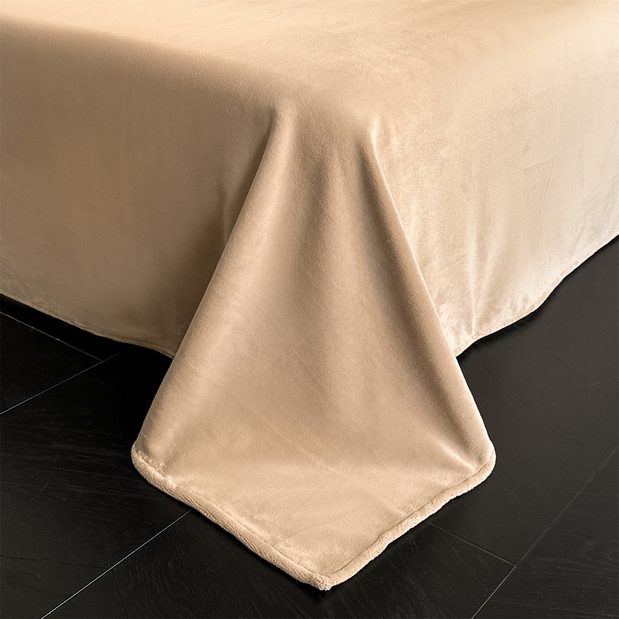 91家纺网 家纺一手货源 找家纺 盛秋家纺 2025新款佩拉着色烂花牛奶绒四件套【简约风格】 素影-浅咖